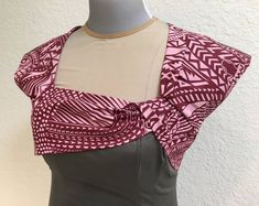 Retro Style Dress with Grey Cotton Satin with Burgundy Tribal Polynesian Print Polynesian Dress Style, Puletasi Styles Samoa, Puletasi Designs, Samoan Puletasi, Tahitian Dress, Island Style Clothing, Sewing Designs, Polynesian Dress, Island Dresses