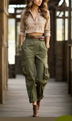 Women Cargo Pants Outfit, Olive Pants Outfit, Olive Green Pants Outfit, Trendy Cargo Pants, Green Cargo Pants Outfit, Green Pants Outfit, Women's Cargo Pants, Paperbag Hose, Cargo Outfit