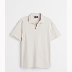 Casual Tops With Johnny Collar And Relaxed Fit, Casual Tops With Johnny Collar In Relaxed Fit, Casual Tops With Relaxed Fit And Johnny Collar, Classic Beige Cotton Tops, Summer Beige Polo Collar Shirt, Casual Beige Johnny Collar Top, Beige Johnny Collar Top For Summer, Casual Beige Top With Johnny Collar, H&m Short Sleeve Work Tops