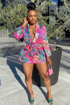 Floral Blazer Outfit, Kimono Blazer, Modeling Outfits, Floral Print Blazer, Va Va Voom, Dope Fashion, Printed Blazer, Deep V Neck, Deep V