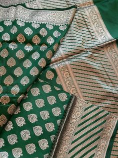 A stunning, exquisite and handpicked 100% pure katan silk benarasi saree in the prettiest dark green shade. The color is just wow! The saree is completely handwoven, meaning handmade in a loom by the skilled craftsmen of Varanasi, India. Starting with the palla- it features an intricate diagonal geometric pattern which is done so neatly and beautifully. Then the body has small butis in the shape of a leaf with such detailing. The upper border has an intricate floral design and the lower border i Green Jamawar Traditional Wear For Wedding, Elegant Green Zari Weaving Traditional Wear, Elegant Green Banarasi Silk Traditional Wear, Elegant Green Katan Silk Saree, Elegant Green Traditional Wear With Zari Weaving, Elegant Green Katan Silk Traditional Wear, Traditional Dark Green Dupatta With Cutdana, Green Jamawar Unstitched Suit For Wedding, Green Unstitched Suit For Traditional Ceremonies At Eid