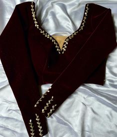 Velvet Blouse Design, 50 Blouse Designs, Celebrity Casual Outfits, Lehenga Designs Simple, Traditional Blouse Designs, Latest Model Blouse Designs, Fashionable Saree Blouse Designs, Blouse Design Images, Desi Fashion Casual