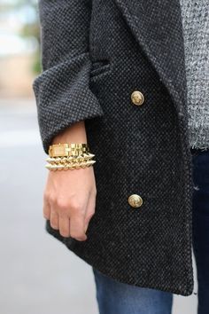 This coat.  Love the dark grey with gold. Grey Coat Outfits For Women, Coat Outfits For Women, Dark Grey Coat, All Jeans, Rachel Bilson, Bohol, Grey Coat, Katie Holmes, Outfits For Women