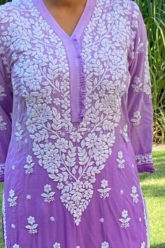 Beautiful Purple Orchid Ombre Lucknowi Chikankari Muslin Kaj Patti Frill Straight Kurta Tunic is ideal for any occasion, from relaxed to refined. With its comfortable fit and ability to be paired with white bottoms & white dupatta, this Lucknowi Chikankari Muslin Kaj Patti Frill Kurti is an essential piece for any wardrobe. 1 Piece Muslin Silk Handwork Lucknowi Chikankari embroidery front, back and sleeves Kurta Length 46" inches Long sleeves 19" inches V neck Straight cut Straight Pants Side sl Kurti Ideas, Lucknowi Kurta, Kurta Skirt, White Dupatta, Patiala Salwar Suits, Short Kurtis, Indian Kurti Designs, Chikankari Embroidery, Chikankari Kurti