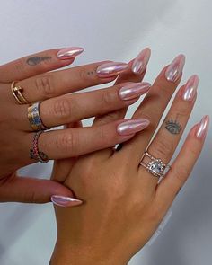 @anouskaanastasia on Instagram: "So chrome has made a crazy come back lately! Looks gorgeous but swipe to see the reality of doing it without gloves 😳 and you can forget about your dusting brush it will be highlighting your clients for the next week 😂 done by me at @nuka.nails ✨" Almond Nails Chrome, Nails September, Summer Nail Colors, Dusting Brush, Nails Chrome, Summer Toe Nails, Crazy Nails, Nail Design Ideas, Acrylic Nails Coffin Pink