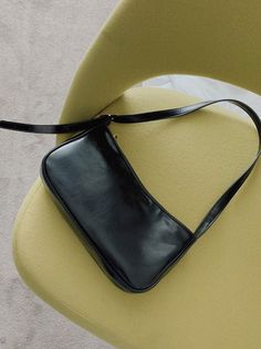 Purse Aesthetic, Shoulder Bag Outfit, Purse Outfit, Black Leather Purse, Baguette Bag, Black Shoulder Bag, Black Purses, Small Shoulder Bag, Stylish Bag