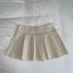 Can’t Ship Right Now - Features: Pleated, Invisible Side Zipper, Raw-Hem, Mid-Rise, Flares Out - Important: It’s A Us Size 2 But It’s An Australian Brand So The Tag Says Au Size 6 - New With Tags, Never Been Worn (Except To Model) Cheap Cream Mini Skirt, Feminine Cream Mini Skirt, Feminine Cream Lined Mini Skirt, Cream Mini Skirt, Vintage Beige Mini Skirt, Beige Mini Skirt, Cream Mini Skirt With Lined Detail, White Pleated Tennis Skirt, Low Rise Skirt