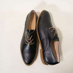 An amazing oxford shoe made of high-quality leather with a 1.6cm/0.6'' heel. This oxford shoe will fit all seasons and can be used as a casual or fancy accessory. There are also available in the below colors: https://www.etsy.com/listing/475199066/oxford-leather-comfort-soft-shoes Please note that all of our items are made to order and will take 1-4 business days to be made. ▶▶ Sizing ◀◀ Fits in true size. An easy way to know your correct shoe size:  Place your feet on a piece of paper and draw Black Oxford Shoes Women, Lace Oxford Shoes, Lace Oxfords, Minimal Shoes, Black Oxford Shoes, Fancy Accessories, Outfit Comfortable, Punk Shoes, Oxford Shoe