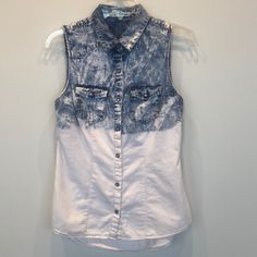 Great Condition! Washed Once But Never Worn. Maurice’s Two-Tone Bleached Denim Shirt. Snap Buttons, Double Pockets, Sleeveless. Slightly Longer In Back Than Front. See Photos For Measurements. White Casual Denim Top For Summer, Sleeveless Washed Denim Top, Bleached Sleeveless Summer Tops, White Cotton Denim Top For Summer, Sleeveless Stretch Top With Button Closure, Summer Washed Blouse, Summer Light Wash Bleached Tops, Sleeveless Denim Top With Washed Detail, Sleeveless Denim Top With Button Closure For Summer