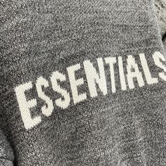 Jersey de punto ESSENTIALS
¡Presentamos el suéter de punto ESSENTIALS! Estas sudaderas son un clásico de culto y seguro que las querrás en tu armario. Son sudaderas súper cómodas hechas de algodón y lucen increíblemente a la moda. Perfecto para añadir a cualquier look de estilo urbano de tu elección. ¡La sudadera es perfecta para hombres o mujeres, y es imprescindible para salir de casa o descansar en casa!
Con un diseño único de suéter de punto ESSENTIALS para amantes de la calle con fabricació Knitted Sweater Design, Colorful Sneakers, Urban Clothing, Great Conversation Starters, Different Outfits, Sweater Sale, Sweater Design, Urban Outfits, Street Style Looks