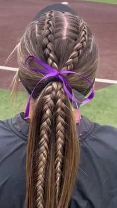 Softball Hairstyles Low Ponytail, Softball Hair With Bow, Volleyball Hairstyles Long Hair, Softball Hairstyles Easy And Fast, Hair Styles For Softball Players, Hairstyles For Flag Football, Sport Hairstyles With Ribbon, Cheer Hairstyles For Practice, Hairstyles For Sports Day At School