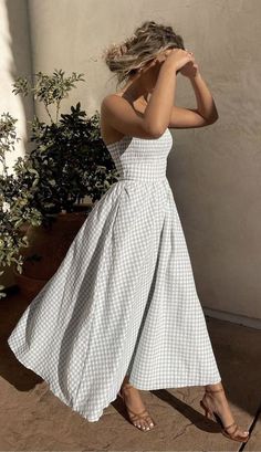 Model Pose, Smocked Top, Gingham Dress, Looks Vintage, Modest Outfits, Outfits Casuales, Modest Fashion