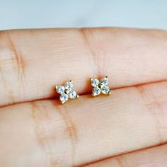 These tiny cute flower stud earrings are made of 925 sterling silver with simulated diamond Cubic Zirconia, which is showcasing extra shinning and sparkly urban vibes.They are minimalist yet dainty, essential yet playful, designed for everyday wear and any outfit.Hypo-allergenic, lightweight and comfortable to wear, it can be worn alone, even better to play the mix & match game with your other earrings.Sold by pair, they are fantastic to give as a gift or to simply treat yourself...Details:✦ Delicate Gold Cubic Zirconia Cartilage Earrings, Fine Jewelry Cubic Zirconia Flower Earrings, Dainty Flower Earrings In Cubic Zirconia, Dainty Flower Earrings With Cubic Zirconia, Dainty Yellow Gold Piercings With Cubic Zirconia, Dainty Yellow Gold Cubic Zirconia Piercings, Tiny Cubic Zirconia Jewelry For Anniversary, Dainty Cubic Zirconia Piercings With Prong Setting, Dainty Flower-shaped Cubic Zirconia Earrings