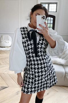 V Neck Pinafore Dress, Houndstooth Dress Outfit, Baret Outfit, Pinafore Outfit, Houndstooth Outfit, Lorna Luxe, Houndstooth Dress, Black Houndstooth