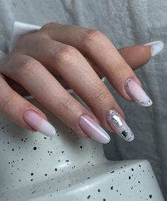 Wedding Nails Elegant, Slim Nails, Wedding Nail Ideas, Elegant Wedding Nails, Pink Polish, Classic French Manicure, Nail Type, Gold Designs