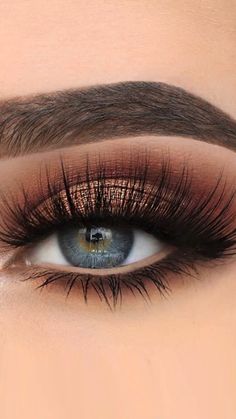 Want more eyemakeup inspiration? 🥰 Machiaj Smokey Eyes, Mat Makeup, Smokey Eye Makeup Ideas, Make Up Kits, Evening Eye Makeup, Make Up Designs, Natural Eye Makeup Tutorial, Makeup Smokey