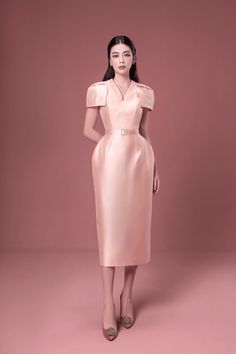 Keva Sheath V-Neck Taffeta Midi Dress | MEAN BLVD Taffeta Fabric, Formal Look, Uniform Design, Formal Looks, Ladies Dress Design, Womens Midi Dresses, Sheath Dress, Pastel Pink, Set Dress