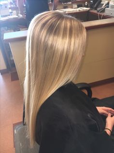 Final stage color Blond Highlights On Dirty Blonde Hair Straight, Golden Highlights Blonde Hair, Light Brown Hair Styles, Brown Hair Styles, Rambut Brunette, Summer Blonde Hair, Coconut Hair