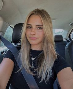 Platinový Blond, Mid Length Blonde Hair, Hairstyles For All Hair Types, Face Framing Hair, Pin Straight Hair, Bangs Ideas, Straight Hair Cuts, Straight Blonde Hair