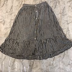 This Old Navy Skirt Is A Mid Length Ruffled Skirt. The Skirt Sits Nicely By The Knees. Very Nice Soft Material Perfect For Summer, Spring, And Fall. Casual Gingham Skirt With Ruffles, Casual Gingham Skirted Bottoms, Plaid Tiered Ruffled Skirt, Casual Gingham Bottoms With Lined Skirt, Casual Gingham Mini Skirt, Casual Gingham Gathered Skirt, Casual Gingham Pleated Skirt, Gingham Ruffled Tiered Skirt, Spring Plaid Ruffled Skirt Bottoms