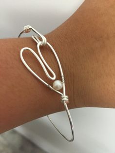 Silver wire heart bangle bracelet with freshwater pearl. Wire is silver plated nickel free. A great gift for a loved one. Hand crafted in Hawaii. Silver Heart-shaped Pearl Bracelet For Gift, Sewn Jewelry, Wire Bending, Heart Bangle Bracelet, Wire Heart, Wrapped Rings, Bijoux Fil Aluminium, Wire Wrapped Rings, Fresh Water Pearl