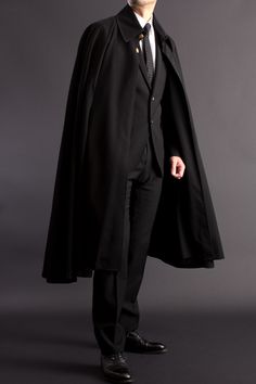 マント120                                                                                                                                                                                 もっと見る Mens Cape, Black Cape, Fantasy Clothing, Suit And Tie, Character Outfits, Cloak, Costume Design, Look Cool, Long Coat