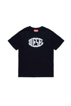 Boys' T-shirt made from soft cotton jersey. This oversized style is branded with a contrast Diesel print on the chest that takes cues from collegiate styles. Diesel Shirt, Diesel Shirts, Diesel T Shirts, Purchase Contract, Collegiate Style, Crm System, Oversized Style, Mini Fashion, Retro Outfits