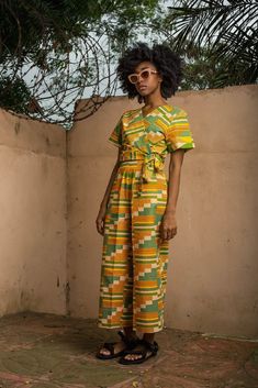 African Street Style, Urban Poverty, Nigerian Outfits, Afrocentric Fashion, African Print Clothing, African Inspired Clothing, Wedding Attire Guest, African Print Fashion Dresses