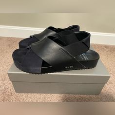 Brand New With Box! Size 44 Leather Elastic Band Hand Made In Italy Modern Black Everyday Sandals, Black Leather Sandals For Everyday, Everyday Black Leather Sandals, Leather Crown, Crown Black, Shoes Leather, Flip Flop Sandals, Elastic Band, Leather Men