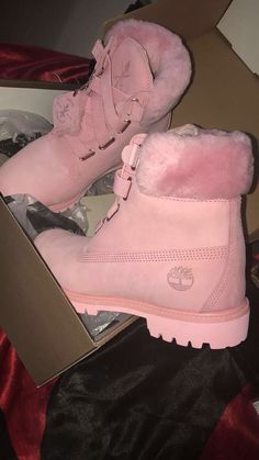 Pink Timberland Boots Outfit, Timberland Boots Women Outfit, Tims Boots, Pink Timberland Boots, Nike Shoes Women Fashion, Timberland Boots Outfit, Pretty Sneakers, Timberland Boots Women, Pretty Shoes Sneakers