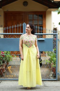 Model Kurti Designs, Saree To Dress Convert, Saree To Dress Convert Ideas, Casual Outfits Indian, Long Kurta Designs, Indian Clothes Women, Manju Warrier, Fancy Frock, Frock Models