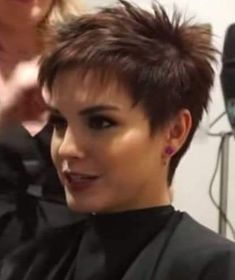 Obličejové Masky, Choppy Pixie, Spiky Hairstyles, Short Hair Pixie Cuts