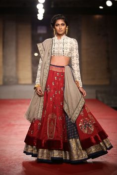 Anju Modi Draupadi Collection 2013 12 width= Delhi Couture Week, Navratri Dress, Bridal Lehenga Red, Indian Bridal Wear, Indian Lehenga, Indian Couture, Chaniya Choli, Indian Wedding Outfits, Couture Week