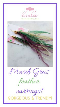 Mardi Grad, Mardi Gras Earrings, Mardi Gras Jewelry, Madi Gras, Mardi Gras Centerpieces, Mardi Gras Crafts, Green Feathers, Mardi Gras Outfits, Diy Wire Earrings