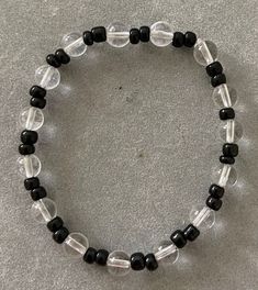 Braclets Ideas Beaded Black, Beaded Accessories Ideas, Cool Beaded Bracelets, Beaded Bracelet Designs, Pulseras Ideas, Ideas Pulseras, Clear Bracelet, Bracelet With Beads