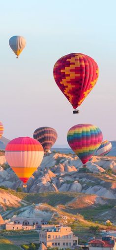 many hot air balloons are flying in the sky