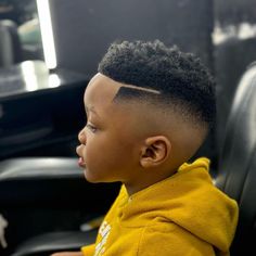 Get ready to go back to school with a variety of haircuts for black boys that showcase their personality and texture. Black Boys Haircuts Kids, Haircuts For Black Boys, Black Boys Haircuts, Toddler Haircuts, Bald Look, Boys Haircut, Braids For Boys, Hair Tuck, Boy Haircuts