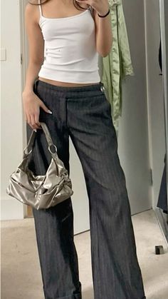 #itgirl #itgirlfashion #2000svintagechic #carriebradshaw #satc #nyc #nycfashion #90srunway #outfits #nycstyle #makeup #instagram #streetstyle #vintage #thrift #style #jewelry #august #fallinspo #autumn #falloutfits Romcom Outfits, 6th Form Outfits, Thrift Style, Sixth Form Outfits, Rich Aesthetic, Aesthetic Vacation, Autumn Fits, Smart Outfit