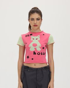 Model (WearingXS):• Height: 171cm | Bust: 83cm | Waist: 59cm | Hips: 89cmDetails: Pink T-shirt with "I am Hobby" meme graphic printTop Length: CroppedSleeve Length: Short SleevesMaterials:95% Cotton + 5% Spandex Y2k Crew Neck T-shirt With Character Print, Pink Y2k T-shirt With Letter Print, Fitted Streetwear T-shirt With Screen Print, Pink Fitted Top With Logo Print, Fitted Crew Neck T-shirt With Graphic Print, Fitted Pink Tops With Logo Print, Y2k T-shirt With Character Print For Streetwear, Y2k Character Print T-shirt For Streetwear, Y2k Style Character Print T-shirt For Streetwear