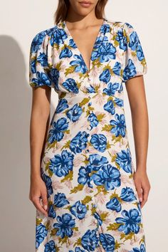 Our signature Bellavista Midi Dress silhouette is reimagined this season in Isadora Floral Navy. Crafted from responsibly sourced rayon crepe and lovingly hand-printed with a blue floral motif, this midi dress features short puff sleeves, a plunging v-neckline and gathered waistband with a tie detail. Hawaiian Floral Print, Blue Floral Midi Dress, Maxi Dress Sale, Denim Outerwear, Faithfull The Brand, Dress Silhouette, Mid Dresses, Top Collection, Floral Midi Dress