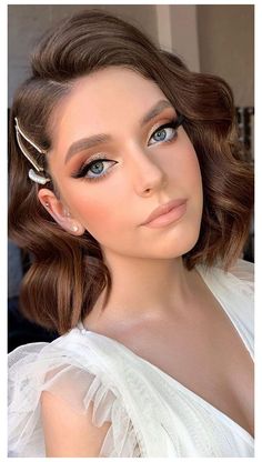 Wedding Makeup Gray Eyes, Round Face Bride Hairstyle, Makeup Cantik, Wedding Eyes, Wedding Makeup Tutorial, Wedding Eye Makeup, Bridal Eye Makeup, Bridal Makeup Natural