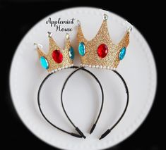 "●APPLEMINT HOUSE IS THE ORIGINAL EMBELLISHED ALL PRINCESS GLITTER CROWN ● *Princess Peach Crown, Princess Peach Super Mario Costume crown, Princess Peach cosplay crown, Baby, girl, Adult, Woman princess peach crown *You will receive ONE crown not a Set *Crown Size: Regular Crown: 2.5\"x 5.5\" Large Crown: 4\" x 4\" *Handmade by Applemint House since 2014 ●HOW DO I MAKE A CROWN?● -My crown is made out of very soft plastic headband (the headband has teeth on it )as a base of the foundation. And I Womens Super Mario Costume, Princess Peach Crown, Princesa Peach Cosplay, Peach Mario Bros, Super Mario Costumes, Princess Peach Costume, Princess Peach Cosplay, Cosplay Crown, Peach Cosplay