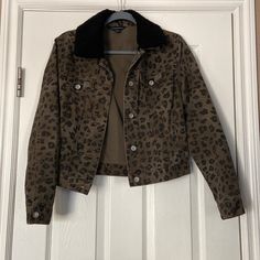 Women’s Cheetah Print Jacket Jacket Has A Black Fuzzy Neckline That Can Be Removed. Jacket Also Has Both Inside And Outside Pockets. Sized As An Xs But Could Fit A Small Brand New, Never Worn!! Same Or Next Day Shipping! Reasonable Offers Welcome! Fitted Leopard Print Winter Outerwear, Trendy Fitted Leopard Print Outerwear, Fitted Leopard Print Long Sleeve Outerwear, Cheetah Print Jacket, My Shopping List, Inside And Outside, Print Jacket, Cheetah Print, Shopping List