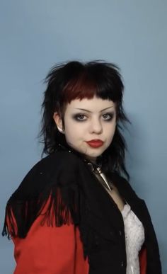 mel mercer<3333 goth mullet alt alternative Alt Haircuts Straight Hair, Gothic Mullet, Short Gothic Hair, Curly Goth Hair, Shaved Mullet, Gothic Haircuts, Alternative Mullet