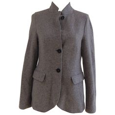 Harris Wharf grey wool jacket totally made in wool size m Tailored Gray Wool Coat, Tailored Gray Wool Coat For Fall, Gray Winter Blazer With Button Closure, Tailored Gray Wool Outerwear, Gray Wool Single-breasted Outerwear, Gray Wool Outerwear With Welt Pockets, Tailored Gray Winter Blazer, Tailored Gray Outerwear For Fall, Gray Tweed Jacket For Business Casual Winter