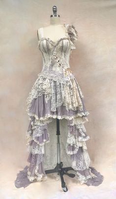 Non Traditional Wedding Outfit The Bride, Vintage Prom Dress, Old Fashion Dresses, Prom Dress Inspiration, Fairytale Dress, Old Fashion, Oct 1, Really Cute Outfits, Fancy Dresses