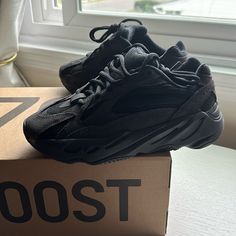 Never Worn!! Brand New ! Desighner Shoes, Yeezy 700 Black, Adidas Shoes Yeezy, Yeezy Black, Shoes Yeezy, Drippy Outfit, Drip Outfit Men, Pretty Shoes Sneakers, Air Plane