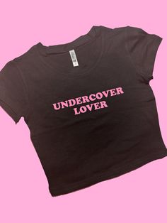 Undercover Lover SNUG FIT Crop Top | Cute Crop Top | Graphic Top | Gift For Her | Y2K Baby Tee | Gift For Girlfriend | Y2K crop top Comfy Top to Lounge in! Actual item may be lighter/darker than pictured. M A T E R I A L S - SNUG FIT - 100% RING SPUN COTTON - Shoulder Taping S I Z I N G - Size chart is available on our listing photos. S H I P P I N G  &  P R O D U C T I O N  T I M E - Production Time is 5 Business Days. (May be delayed during the Holiday Season) - Shipping Time is 2-6 Business D Cute Pink Crop Top With Letter Print, Pink Y2k Crop Top With Letter Print, Y2k Pink Slogan Crop Top, Y2k Slogan Pink Crop Top, Pink Y2k Slogan Crop Top, Pink Slogan Y2k Crop Top, Pink Cropped Graphic Tee Crop Top, Pink Fitted Crop Top With Text Print, Pink Crew Neck Crop Top With Text Print