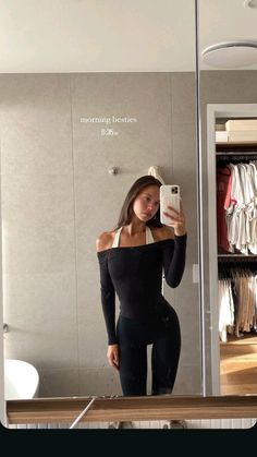 Isabelle Mathers Outfit, Navy Leggings Outfit, Legging Outfit Ideas, Styling Leggings, Blue Leggings Outfit, Market Outfit, Isabelle Mathers, Legging Outfit, Leggings Winter