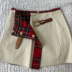 Very Cute Mini Skirt;) Italian 44 Which Is Really Size 6 Not 8 Since It Runs Small Cute Mini Skirt, Skirts Mini, Mini Skirt, Dolce And Gabbana, Womens Skirt, Mini Skirts, Size 6, Running, Skirt